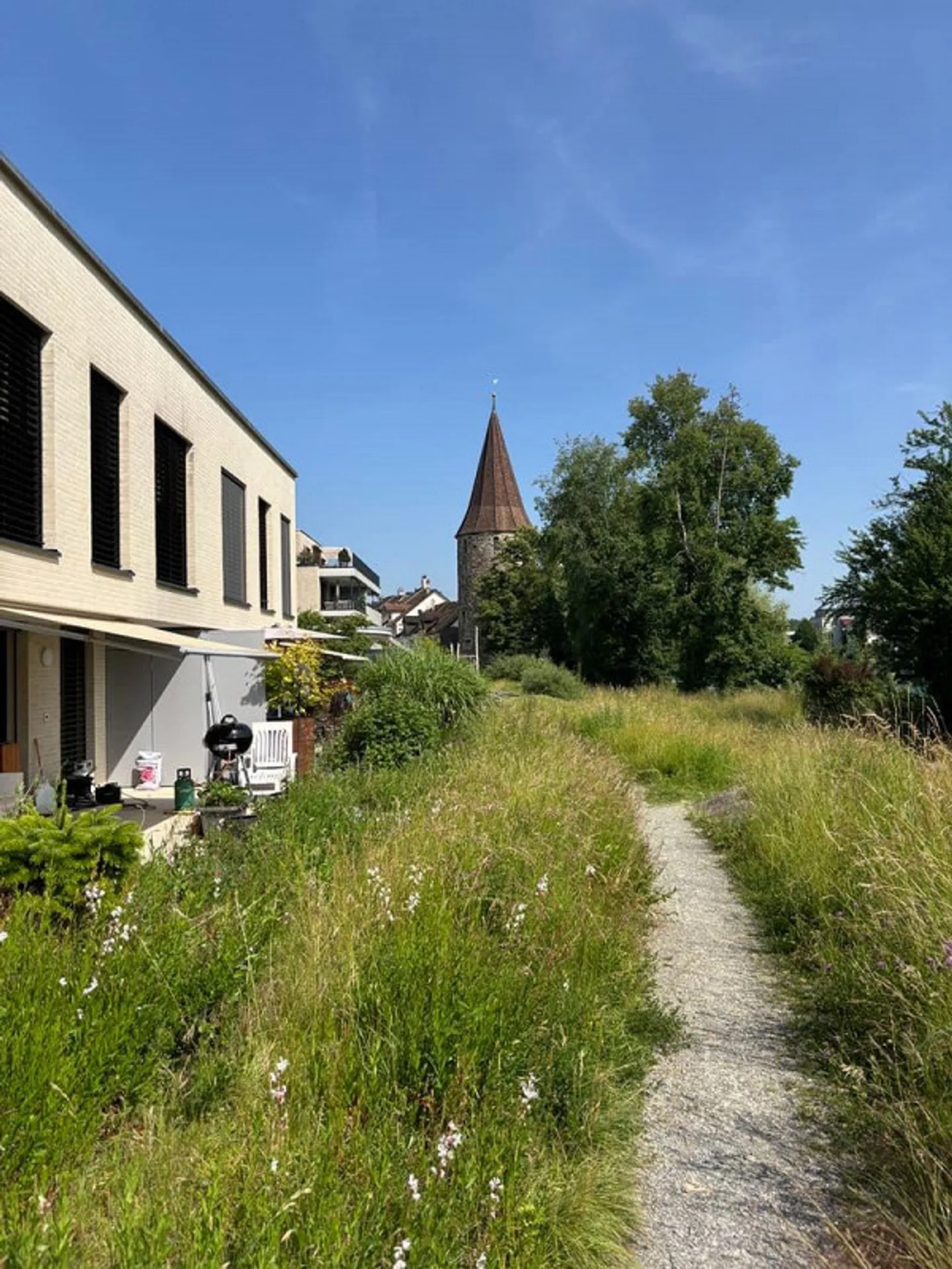 Neuwertige Wohnung mit Aussicht auf Flussufer - Foto 8 von 9