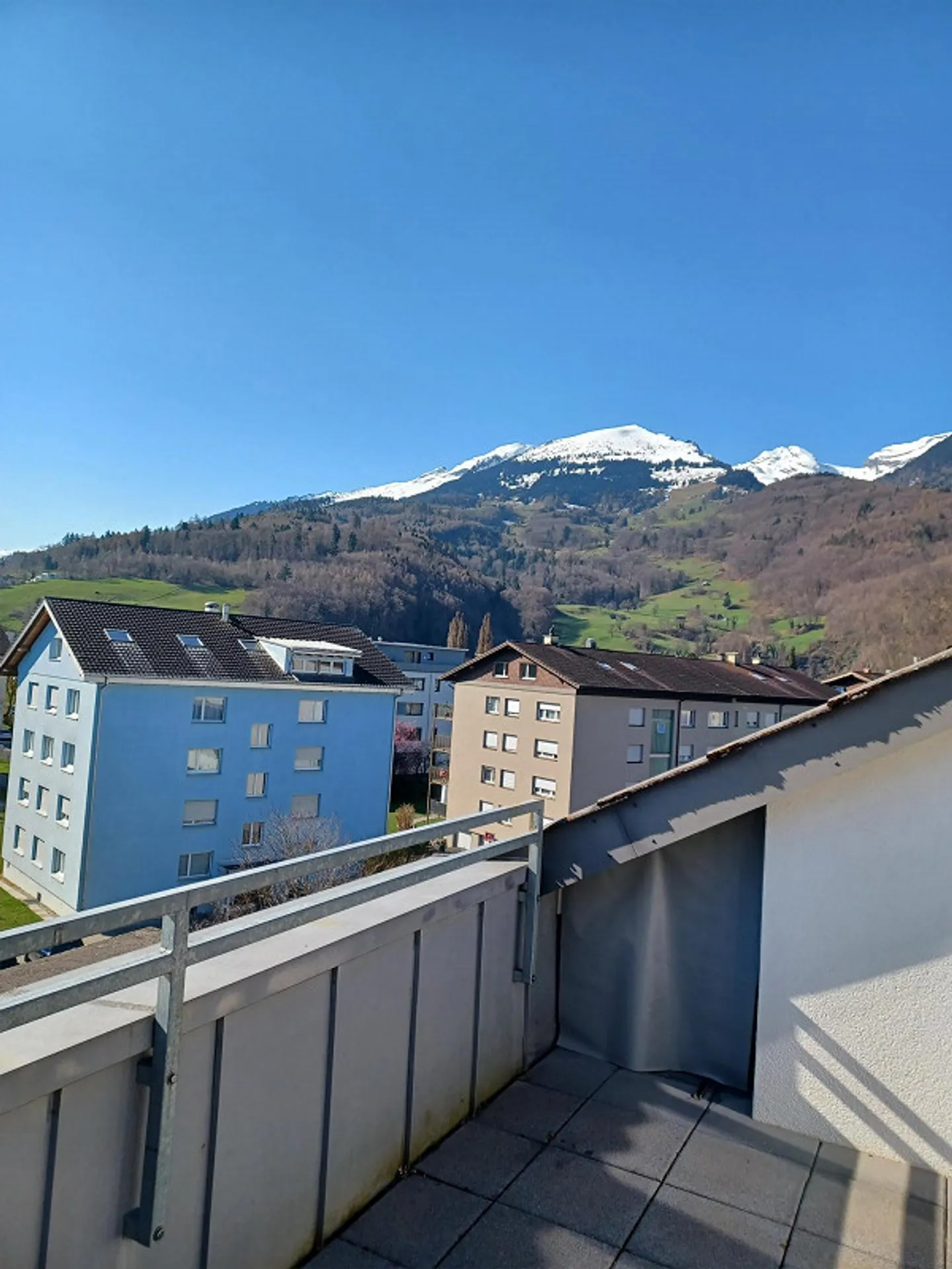 Quiet, bright 3.5 room attic apartment - Photo 2 of 10