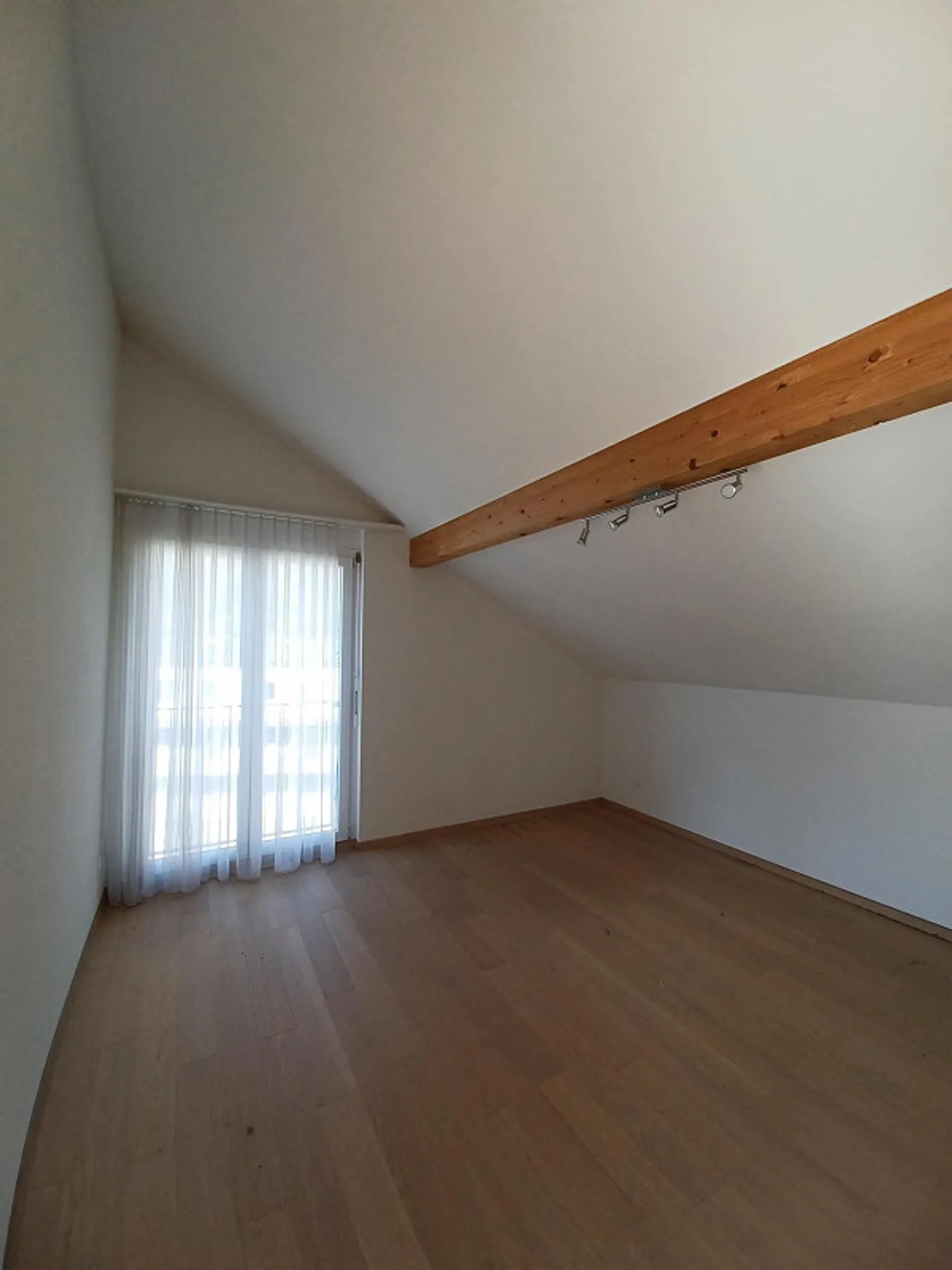 Quiet, bright 3.5 room attic apartment - Photo 3 of 10