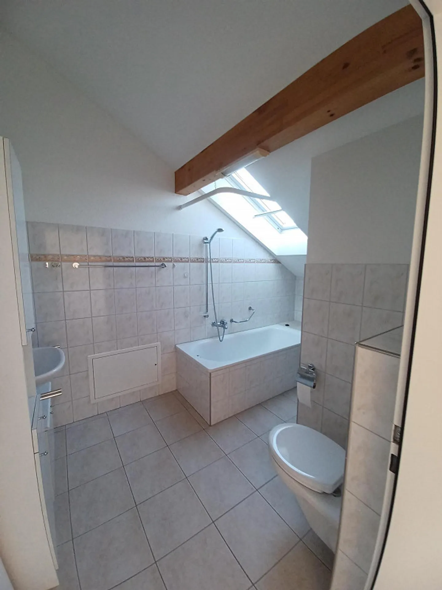 Quiet, bright 3.5 room attic apartment - Photo 8 of 10