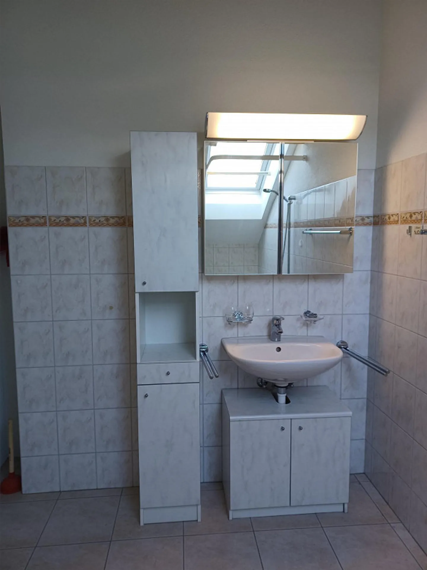 Quiet, bright 3.5 room attic apartment - Photo 9 of 10