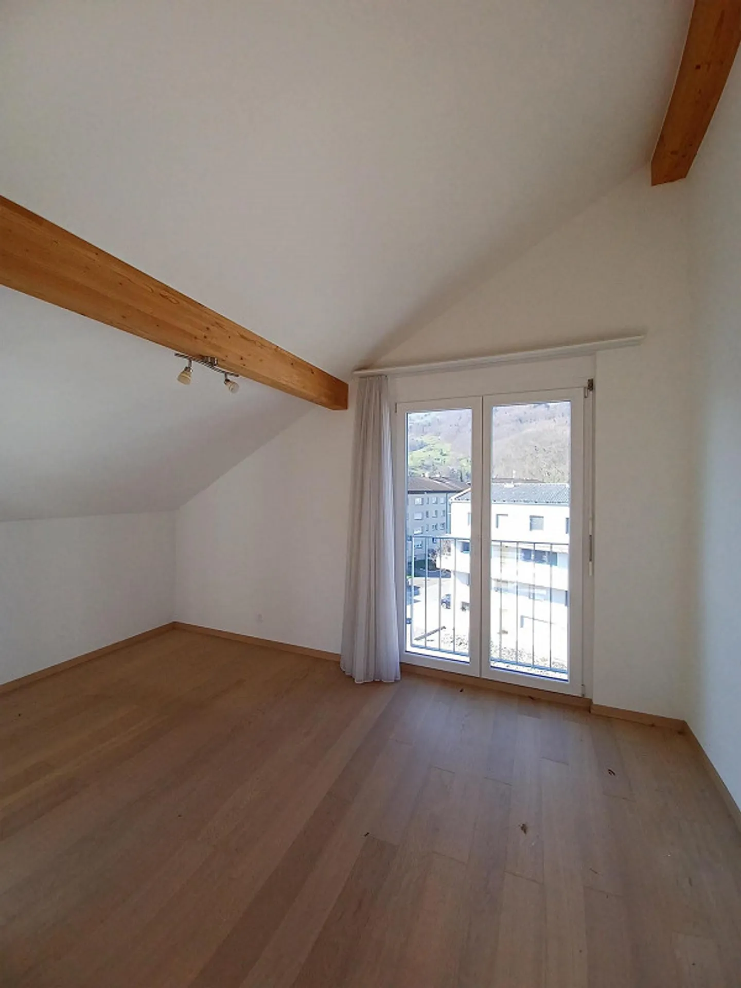 Quiet, bright 3.5 room attic apartment - Photo 5 of 10