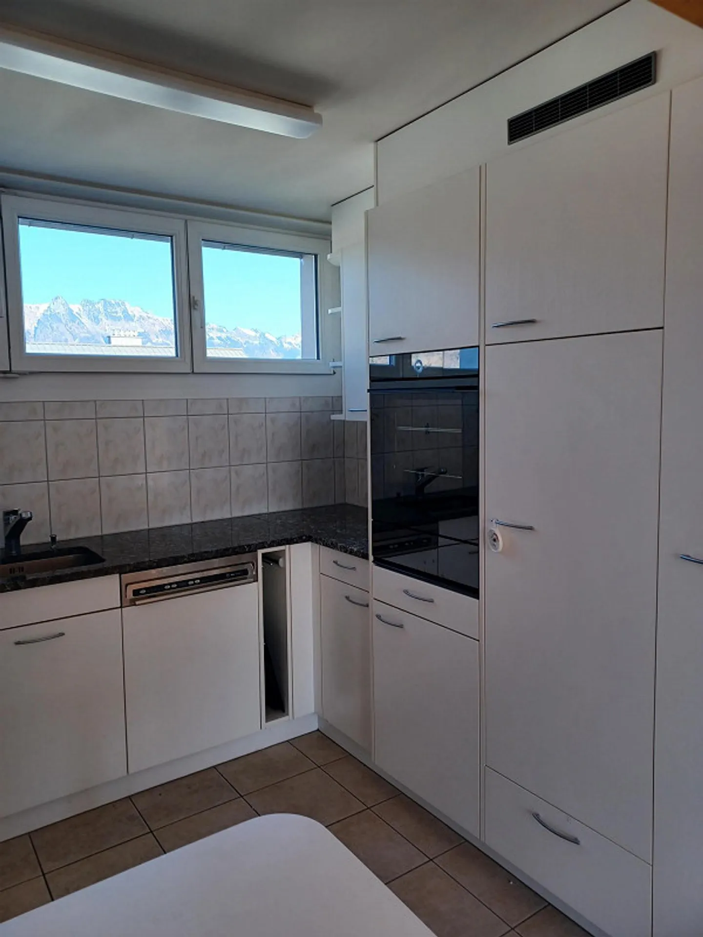 Quiet, bright 3.5 room attic apartment - Photo 7 of 10