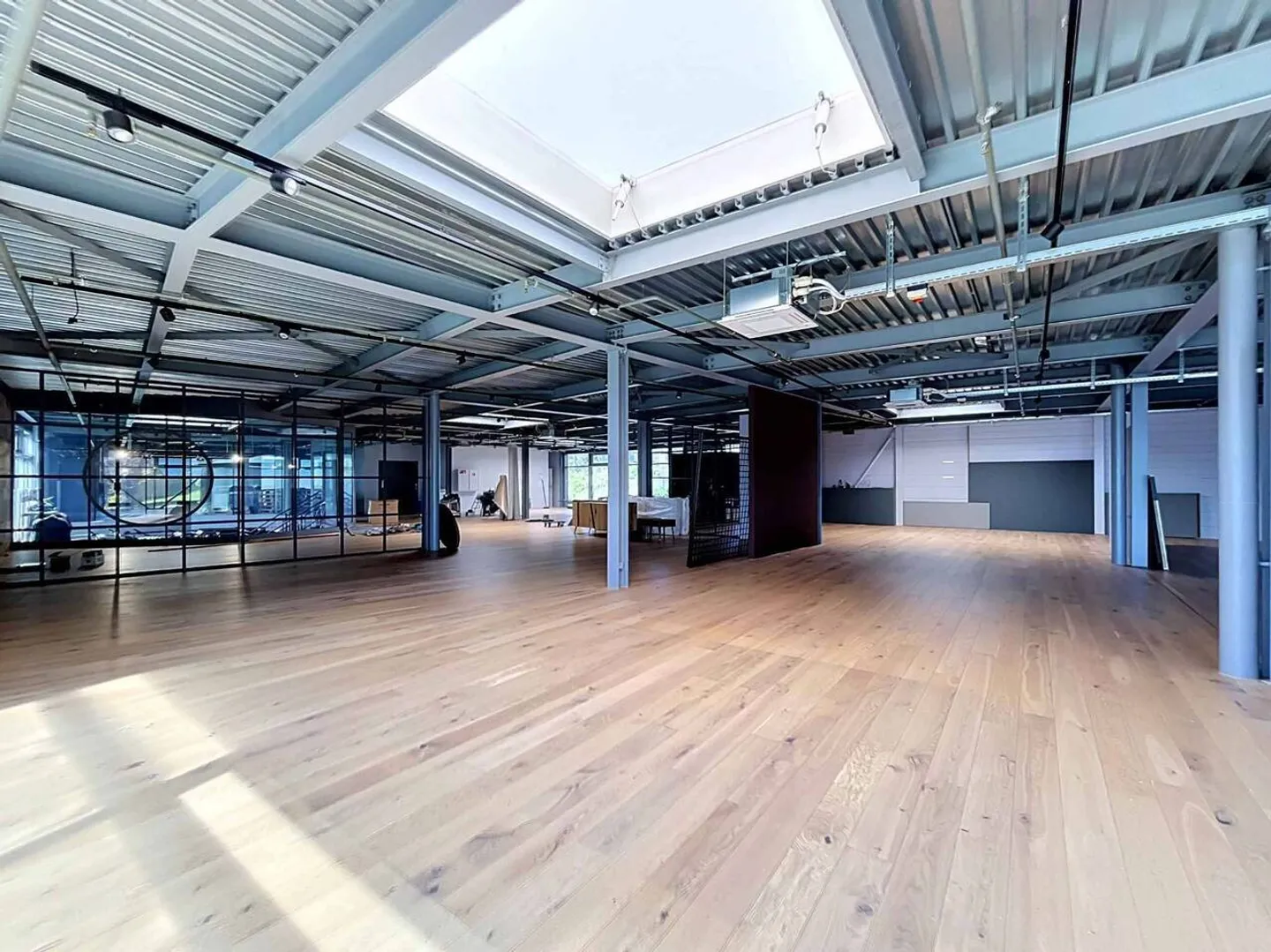 Environ 765m2 pour votre future entreprise - Industrielle 11 - Photo 1 sur 12