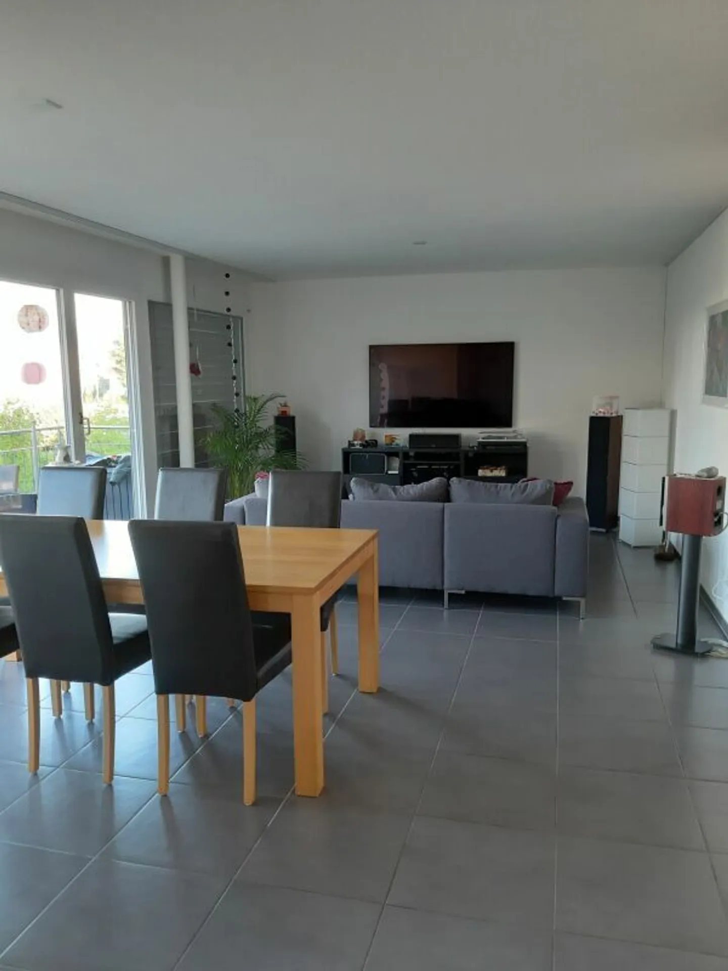 Erstklassige 3 1/2-Zimmerwohnung in Ins - Photo 2 sur 5