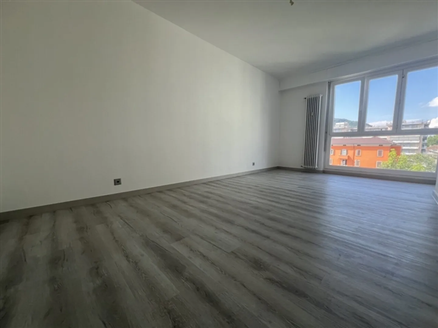 3,5 pièces nouvellement rénové dans le centre de Chiasso - Photo 3 sur 12