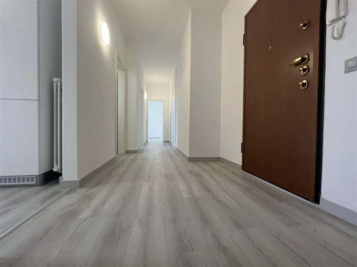 3,5 pièces nouvellement rénové dans le centre de Chiasso - Photo 4 sur 12