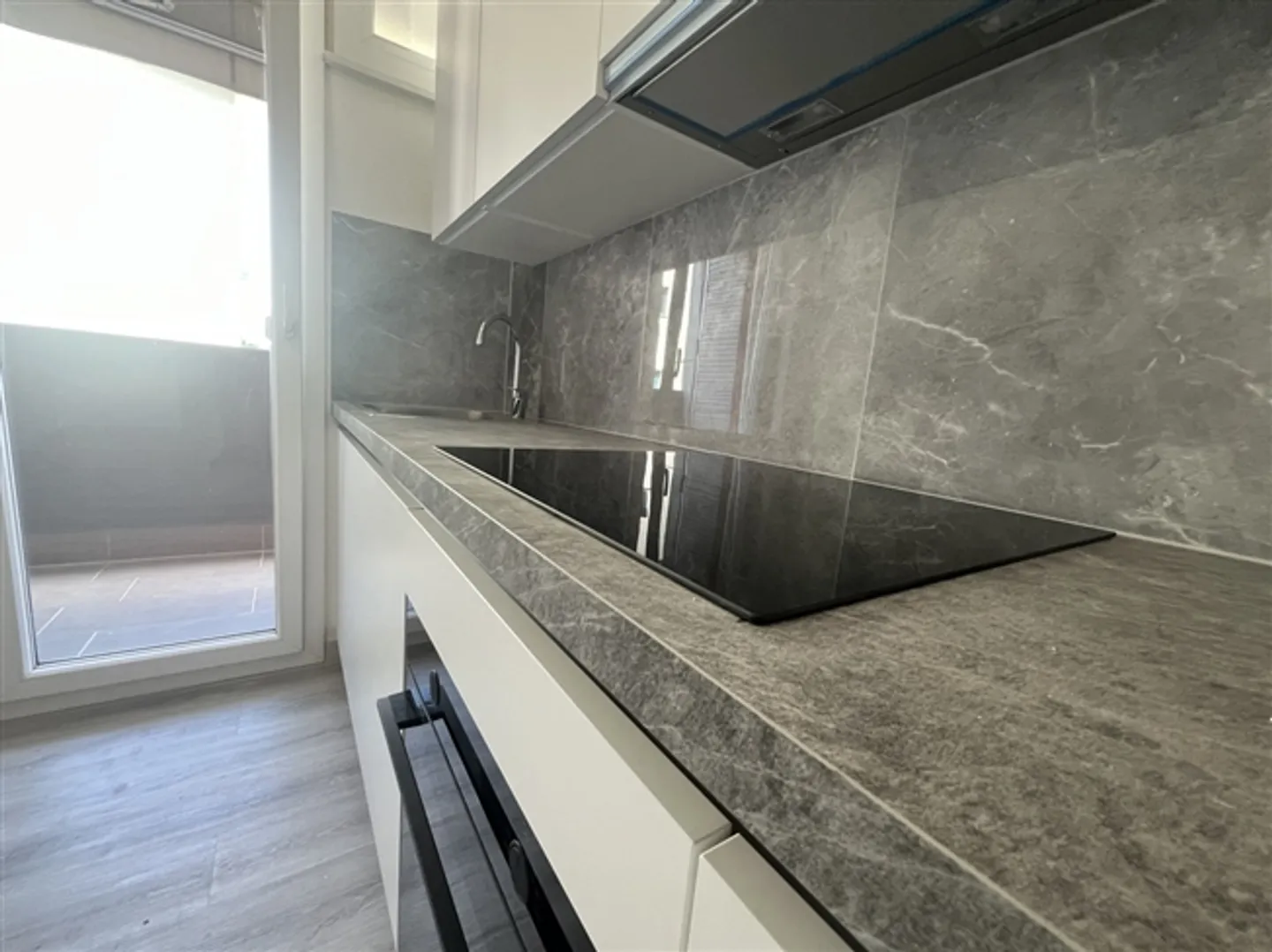 3,5 pièces nouvellement rénové dans le centre de Chiasso - Photo 2 sur 12