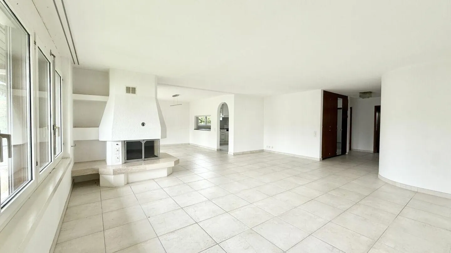 Appartement attrayant, spacieux et lumineux de 4,5 pièces au cœur d'Aeg... - Photo 1 sur 10