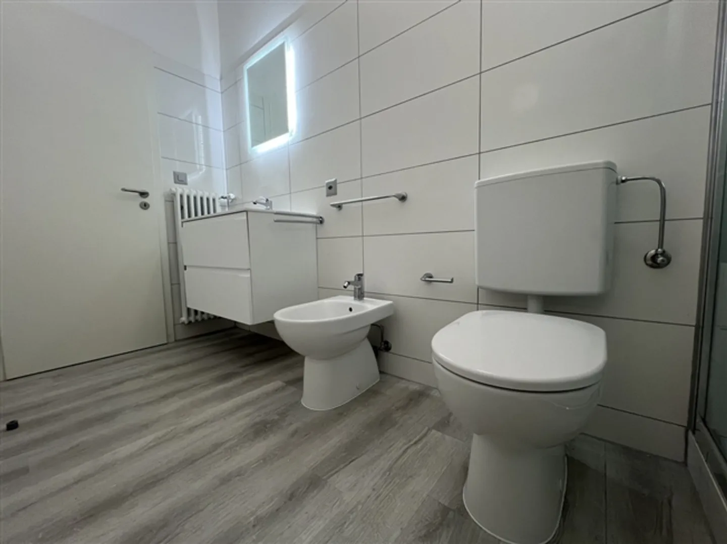 3,5 pièces nouvellement rénové dans le centre de Chiasso - Photo 7 sur 12