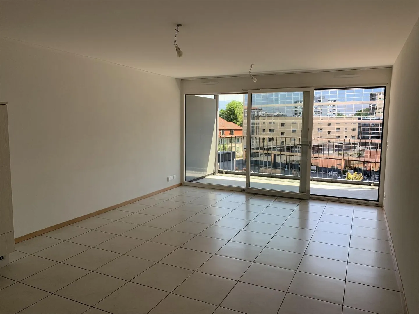 Modern apartment close to all amenities - Photo 2 of 7