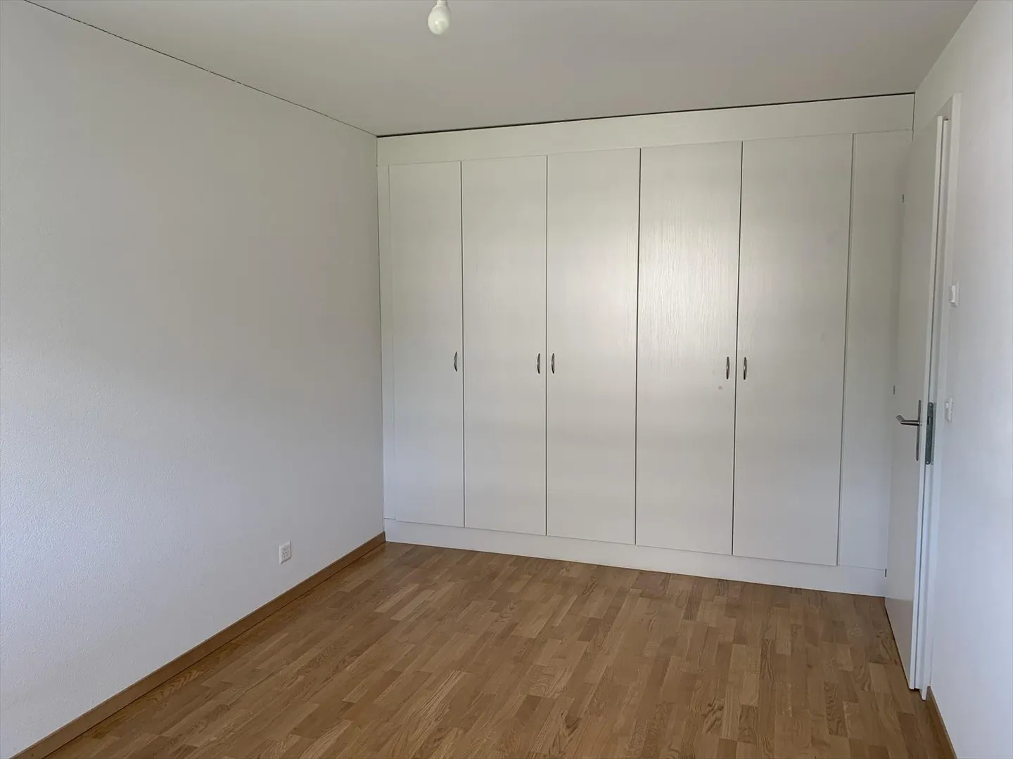 Modern apartment close to all amenities - Photo 5 of 7