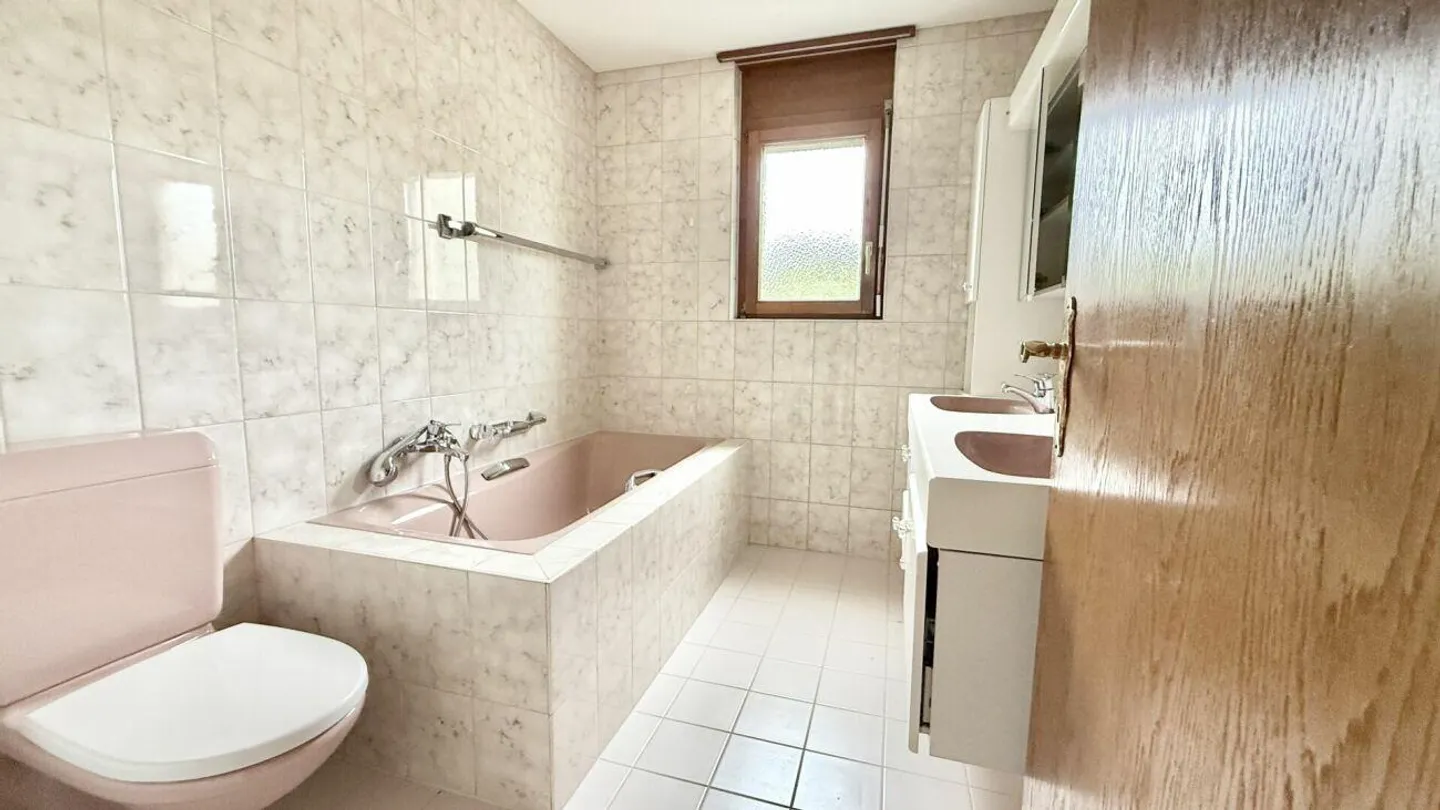 Appartement attrayant, spacieux et lumineux de 4,5 pièces au cœur d'Aeg... - Photo 7 sur 10