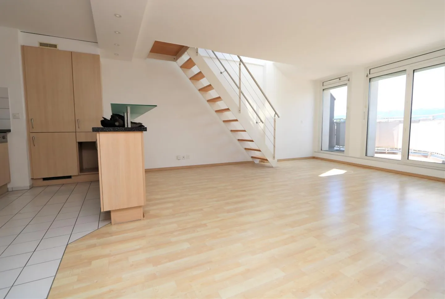 Duplex penthouse apartment with 4.5 rooms, balcony and roof terrace in Acacias - Photo 6 of 15
