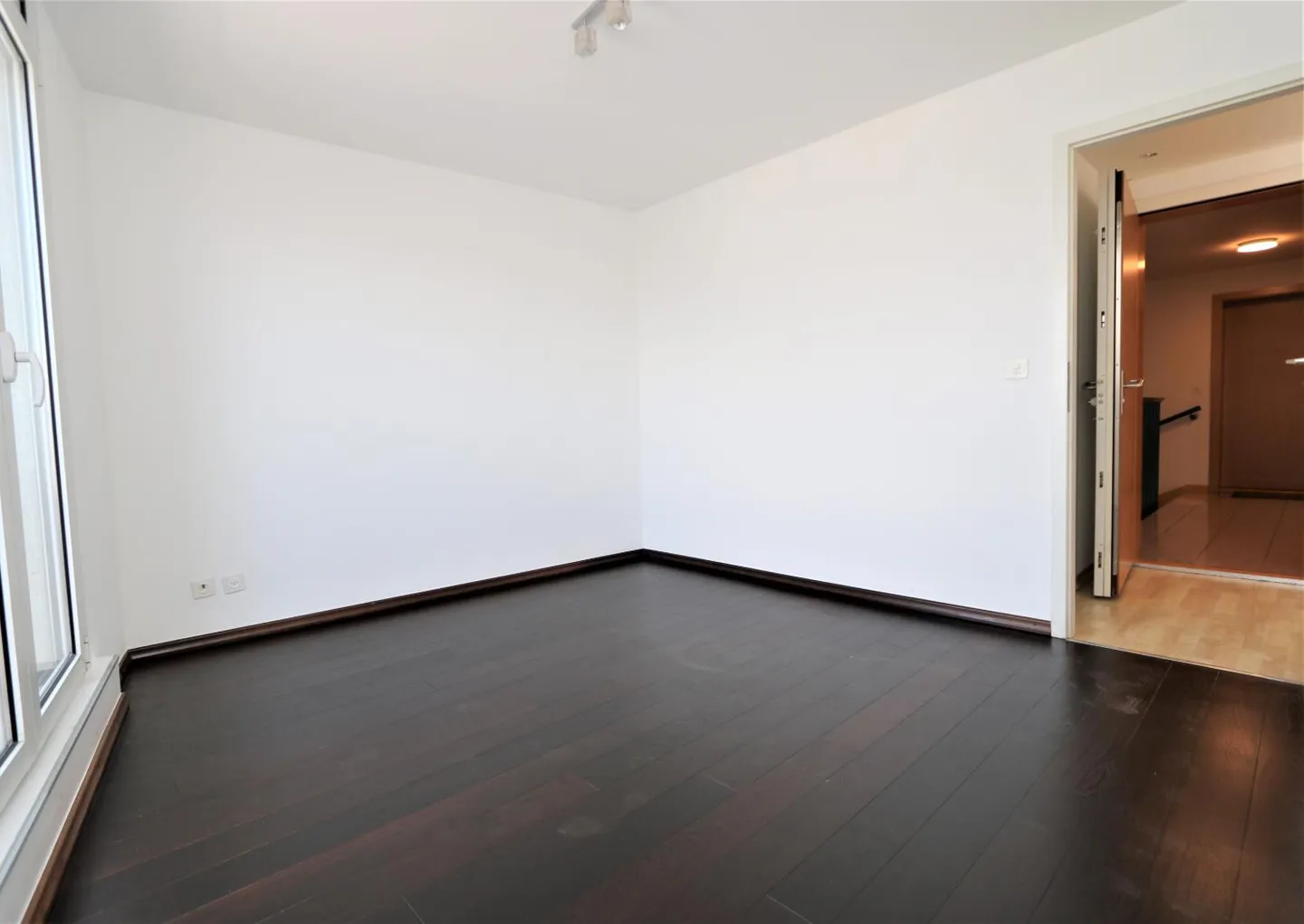 Duplex penthouse apartment with 4.5 rooms, balcony and roof terrace in Acacias - Photo 8 of 15