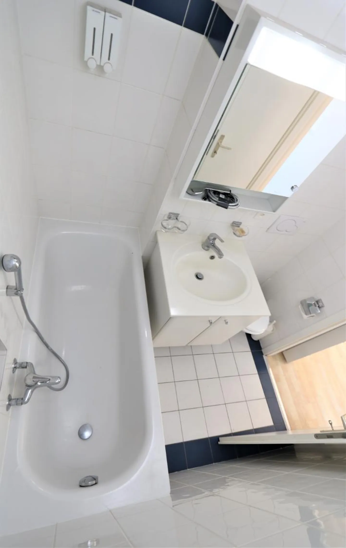 Duplex penthouse apartment with 4.5 rooms, balcony and roof terrace in Acacias - Photo 13 of 15