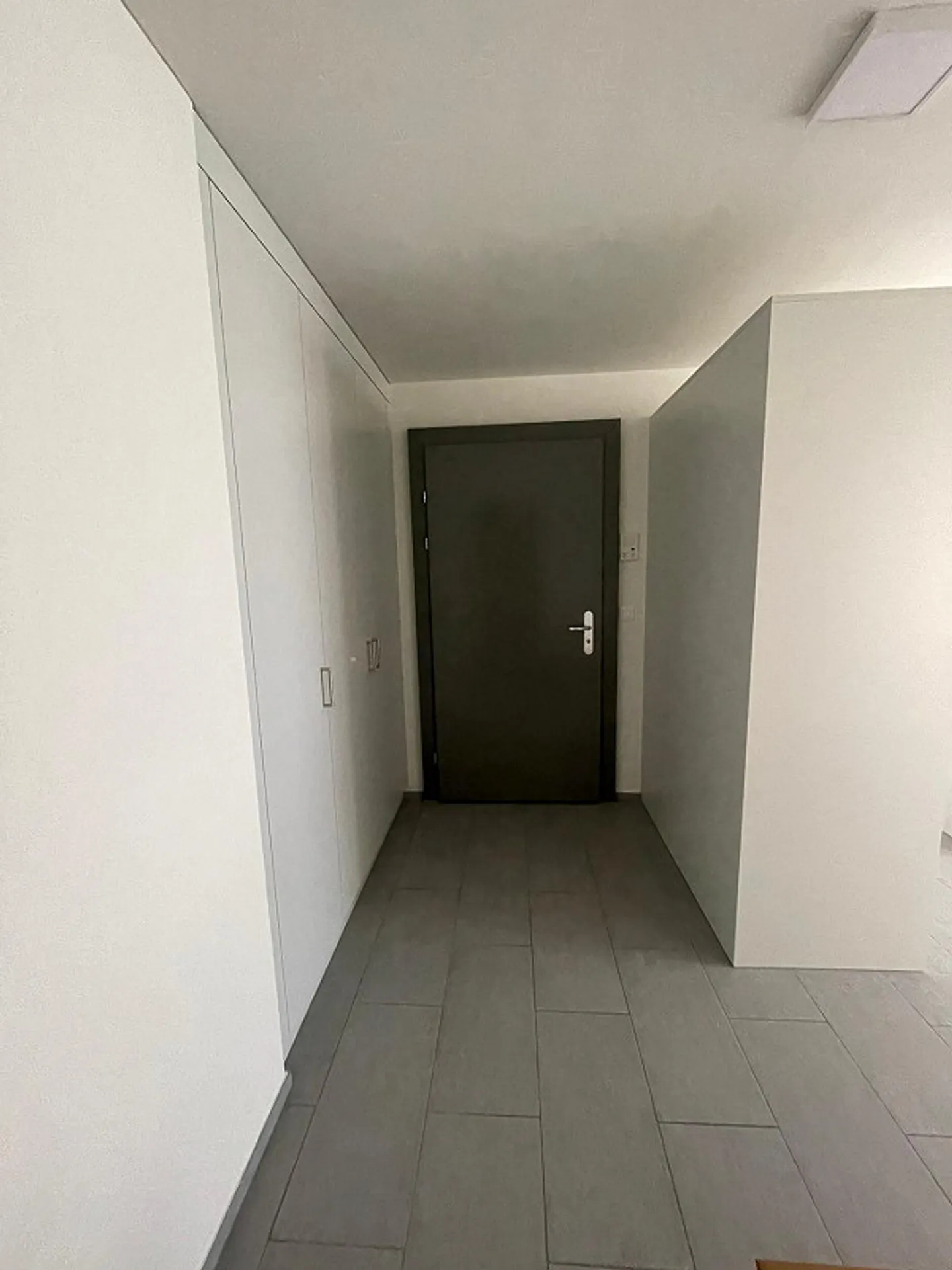Moderne 3.5 Zimmer-Wohnung - Foto 2 von 13