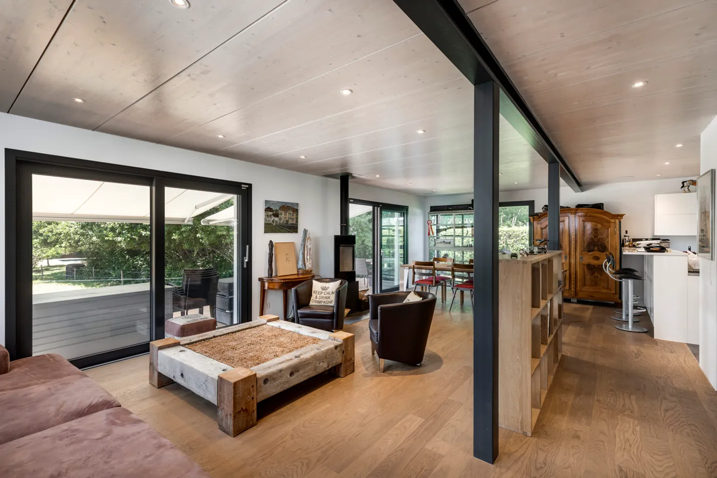 Zeitgenössische Villa mit 4,5 Zimmern, die sich zur Landschaft öffnet - Foto 1 von 20
