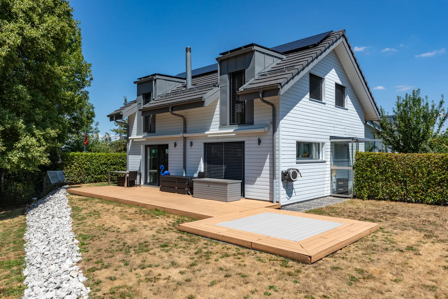 Zeitgenössische Villa mit 4,5 Zimmern, die sich zur Landschaft öffnet - Foto 2 von 20