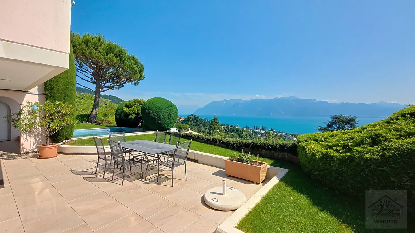 PROPRIETE D'EXCEPTION FACE AU LAC-UN PANORAMA QUI CHANGE TOUT - Photo 1 sur 15