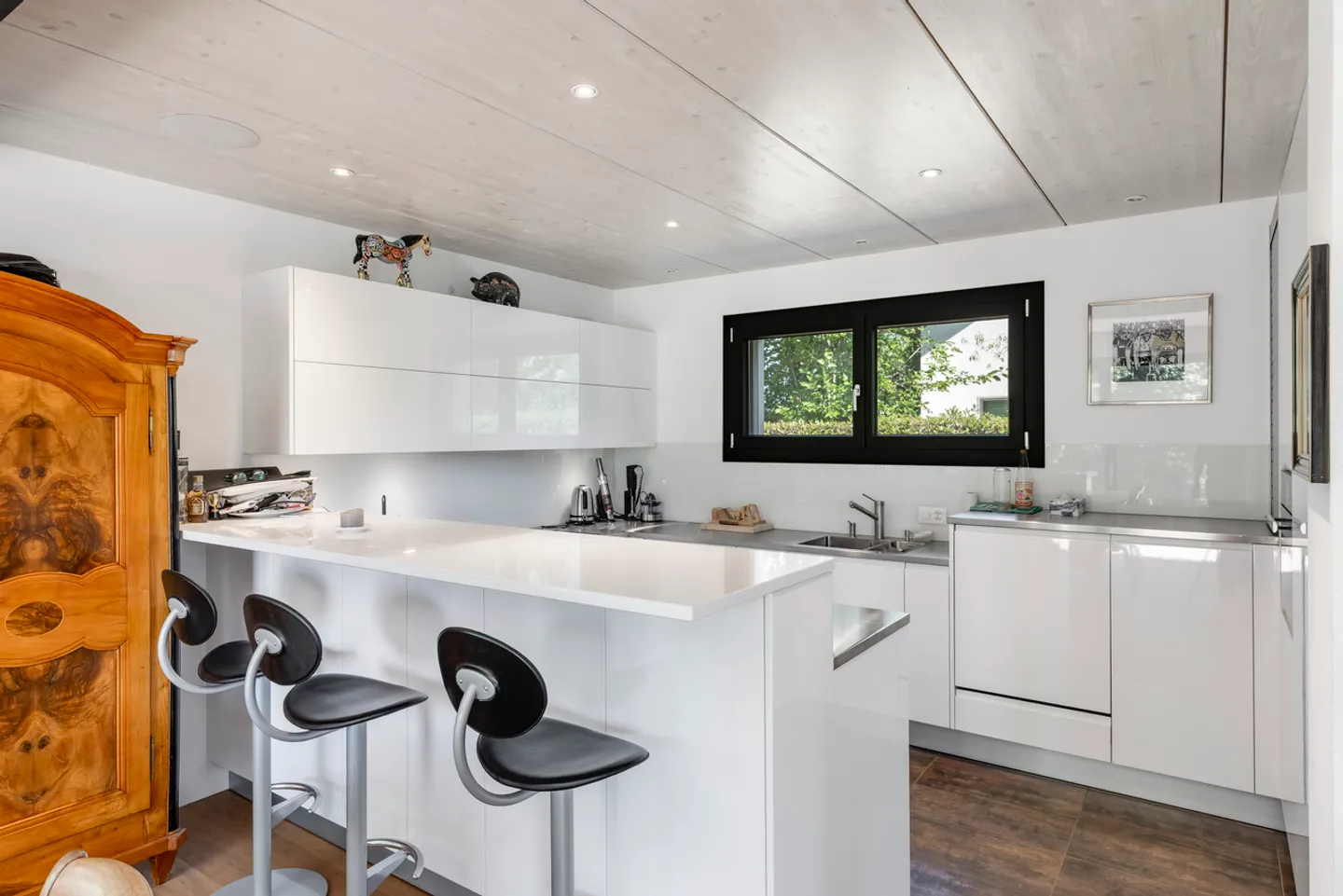 Zeitgenössische Villa mit 4,5 Zimmern, die sich zur Landschaft öffnet - Foto 3 von 20