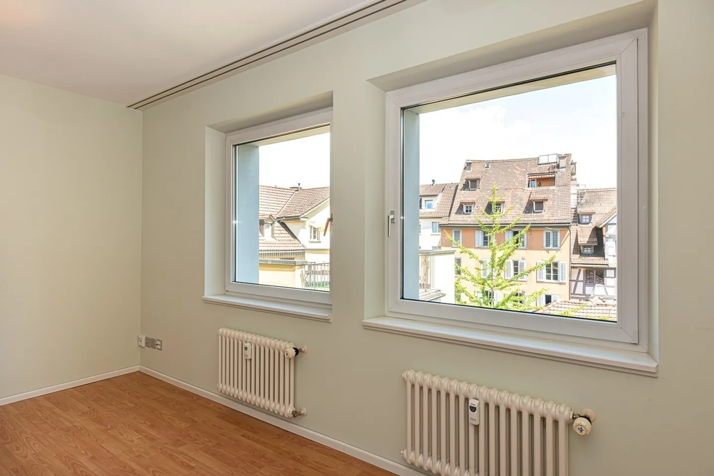 Singles and students beware! - Photo 5 of 6