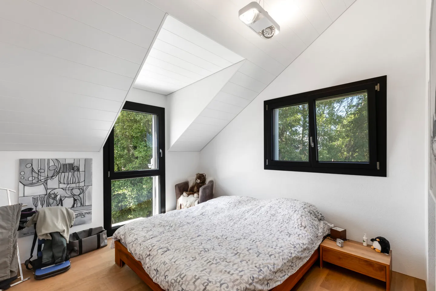 Zeitgenössische Villa mit 4,5 Zimmern, die sich zur Landschaft öffnet - Foto 8 von 20