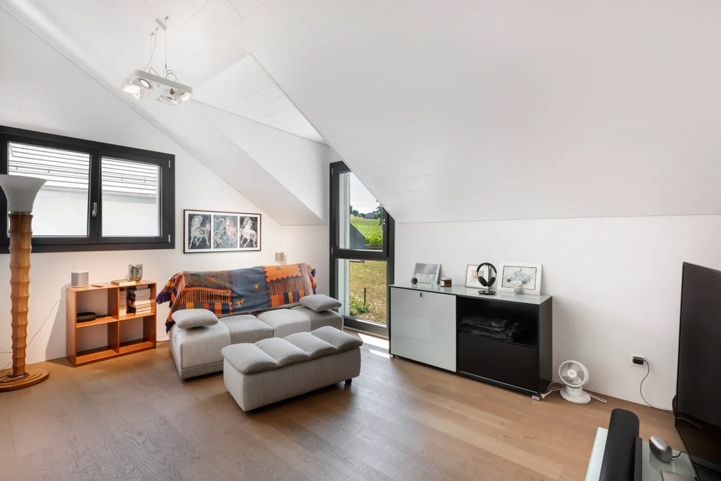 Zeitgenössische Villa mit 4,5 Zimmern, die sich zur Landschaft öffnet - Foto 10 von 20