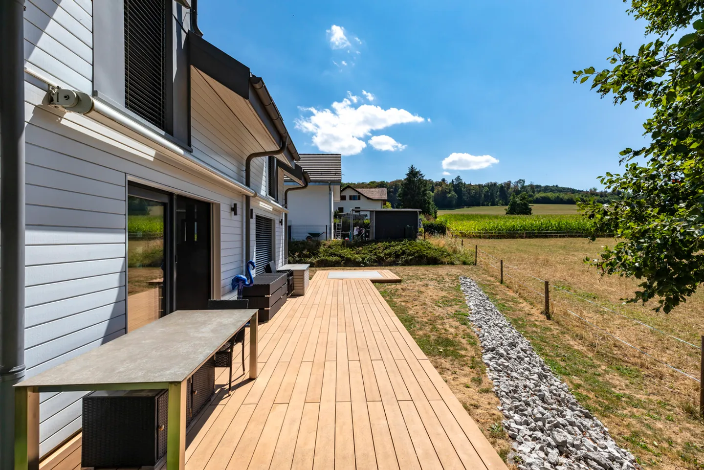 Zeitgenössische Villa mit 4,5 Zimmern, die sich zur Landschaft öffnet - Foto 17 von 20