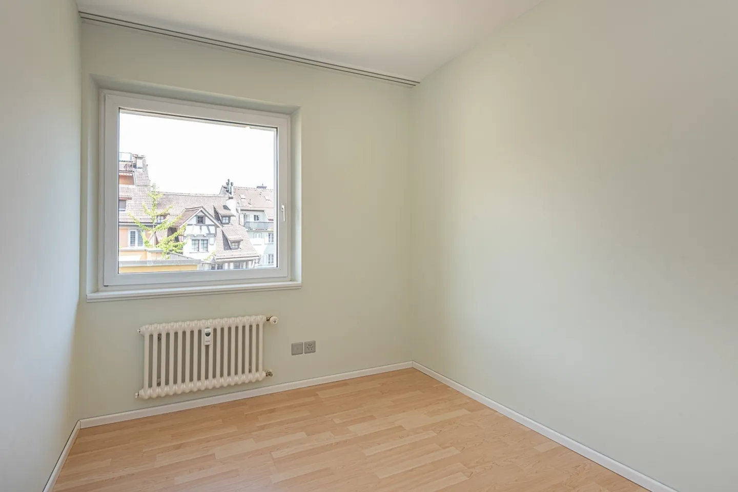 Singles and students beware! - Photo 6 of 6