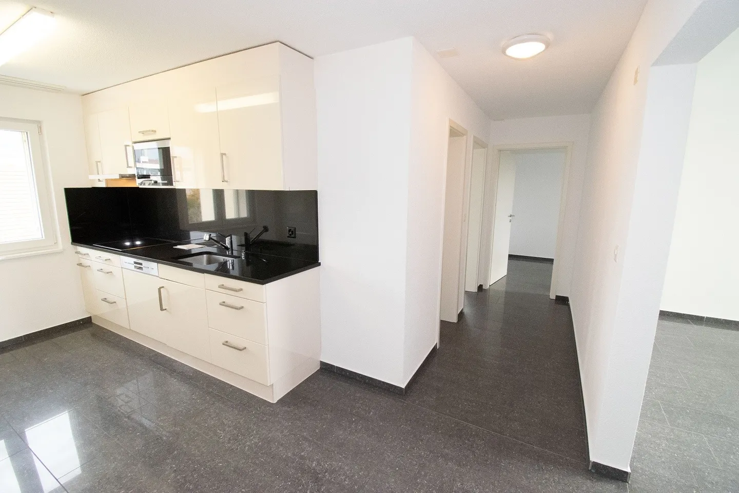 3.5 Room Apartment - Photo 1 of 11