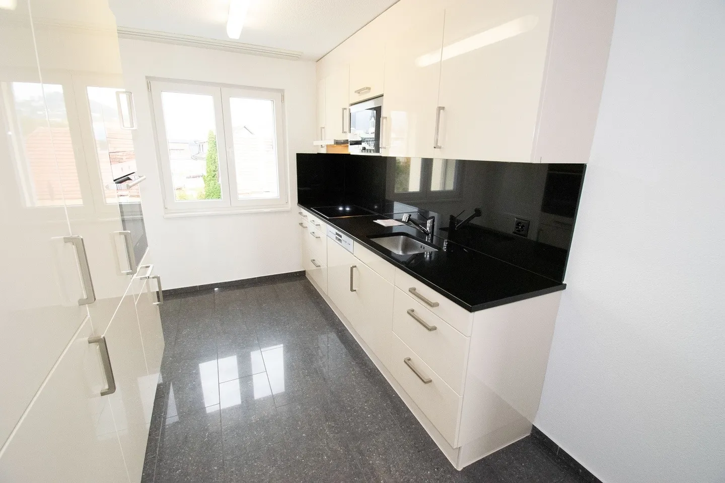 3.5 Room Apartment - Photo 2 of 11