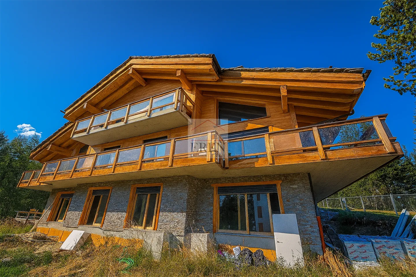 Magnificent duplex penthouse apartment with 5 rooms and southwest terrace in the center of Crans-Montana - Photo 6 of 13
