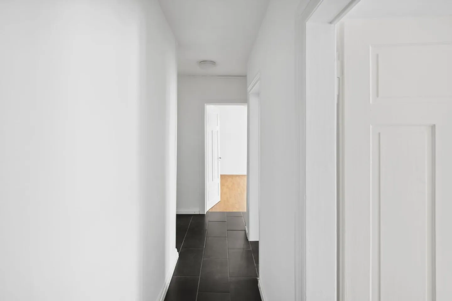 Charmante Wohnung mit Balkon - Foto 2 von 9