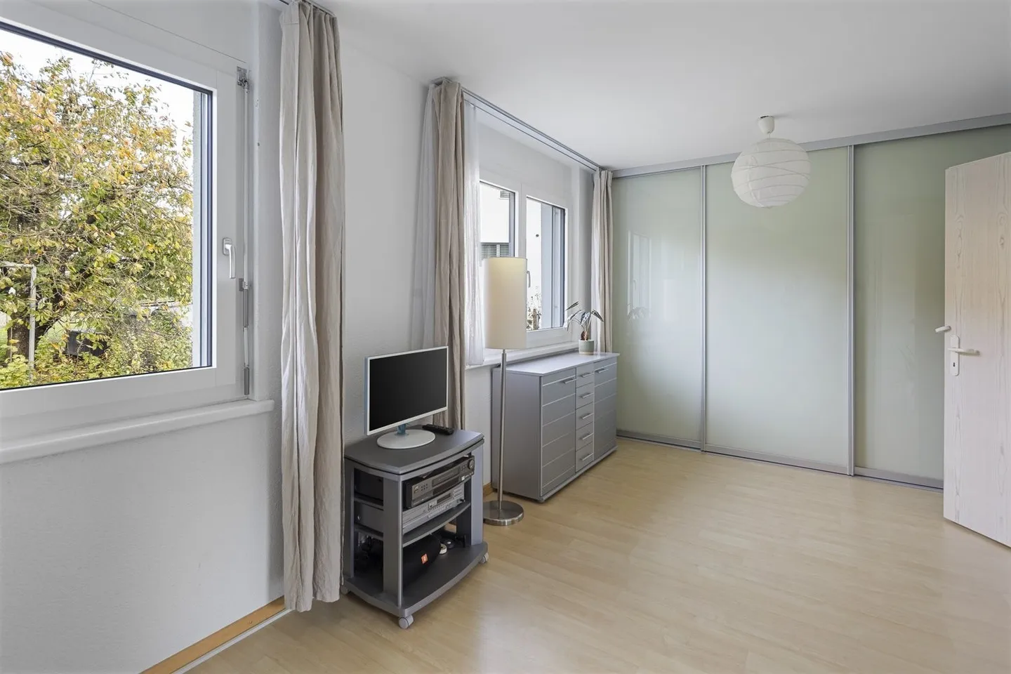 Well-kept living oasis with beautiful garden & many extras - Photo 7 of 13