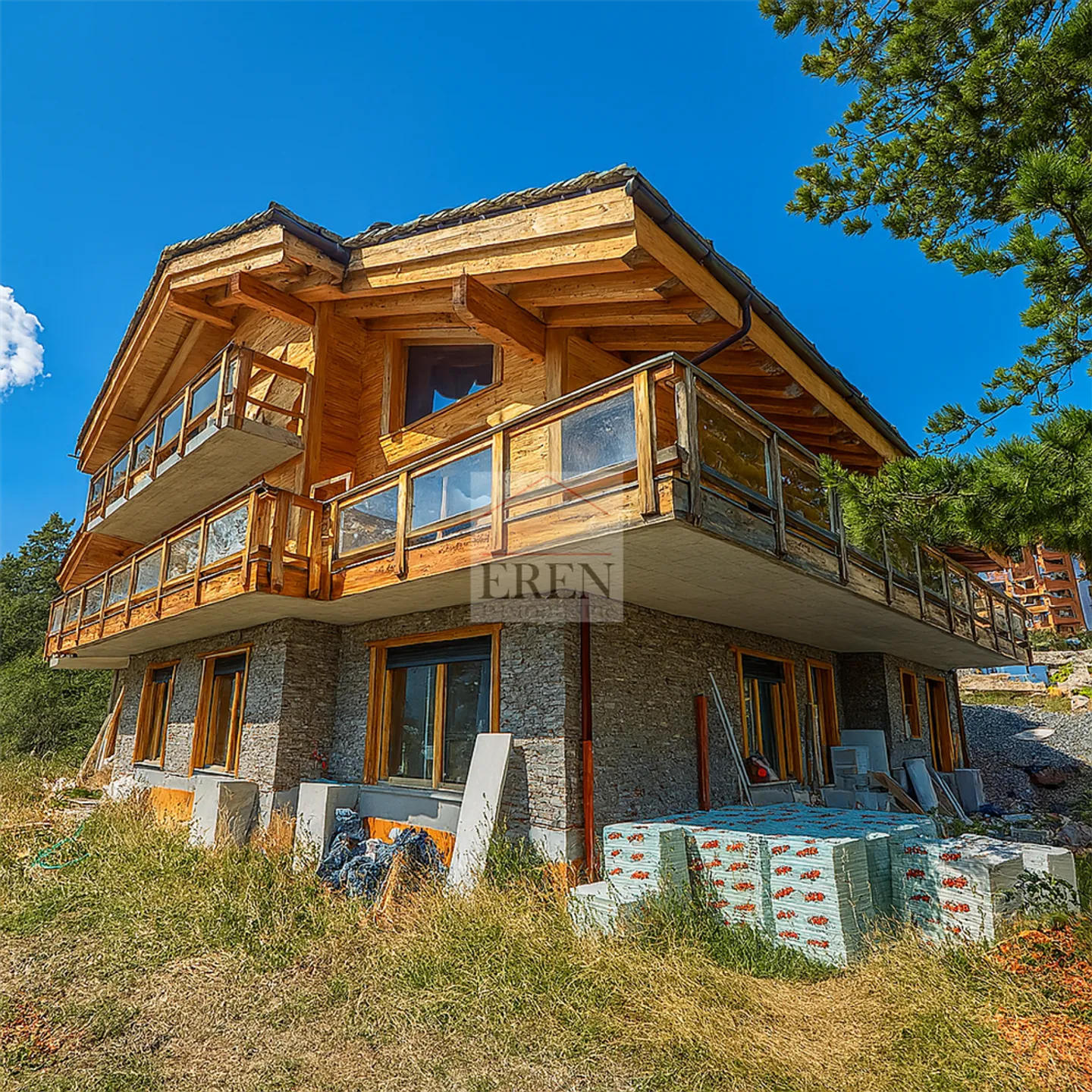 Magnificent duplex penthouse apartment with 5 rooms and southwest terrace in the center of Crans-Montana - Photo 10 of 13