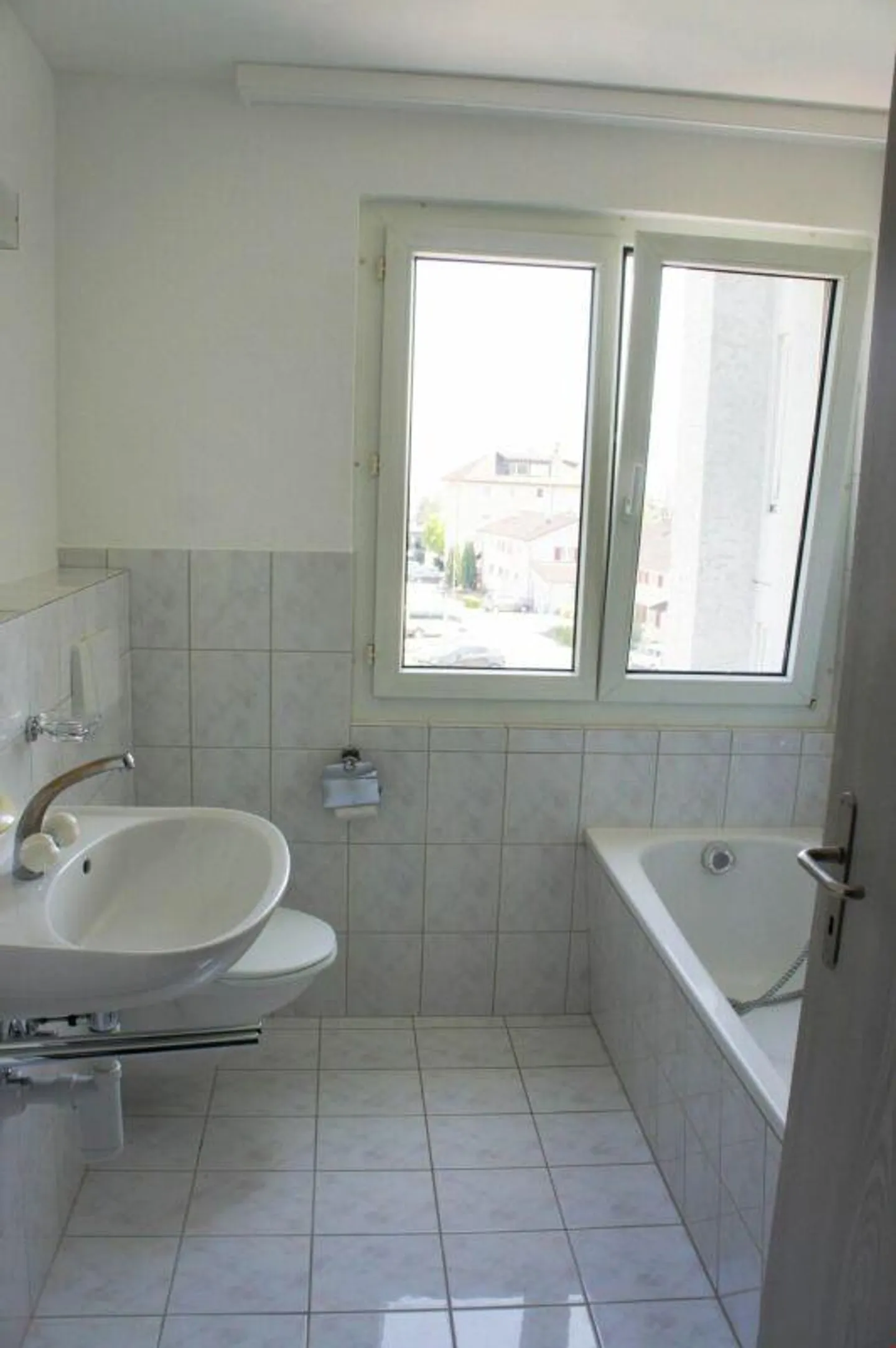 Wohnen im Grünen mit wunderschöner Bergsicht! - Foto 8 von 10