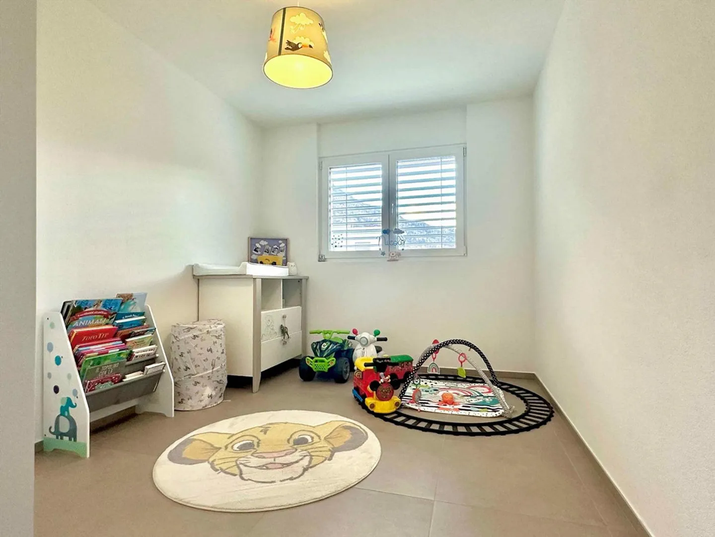 Nuovo 5.5 locali di alto standard con ampia terrazza coperta - Foto 5 di 13