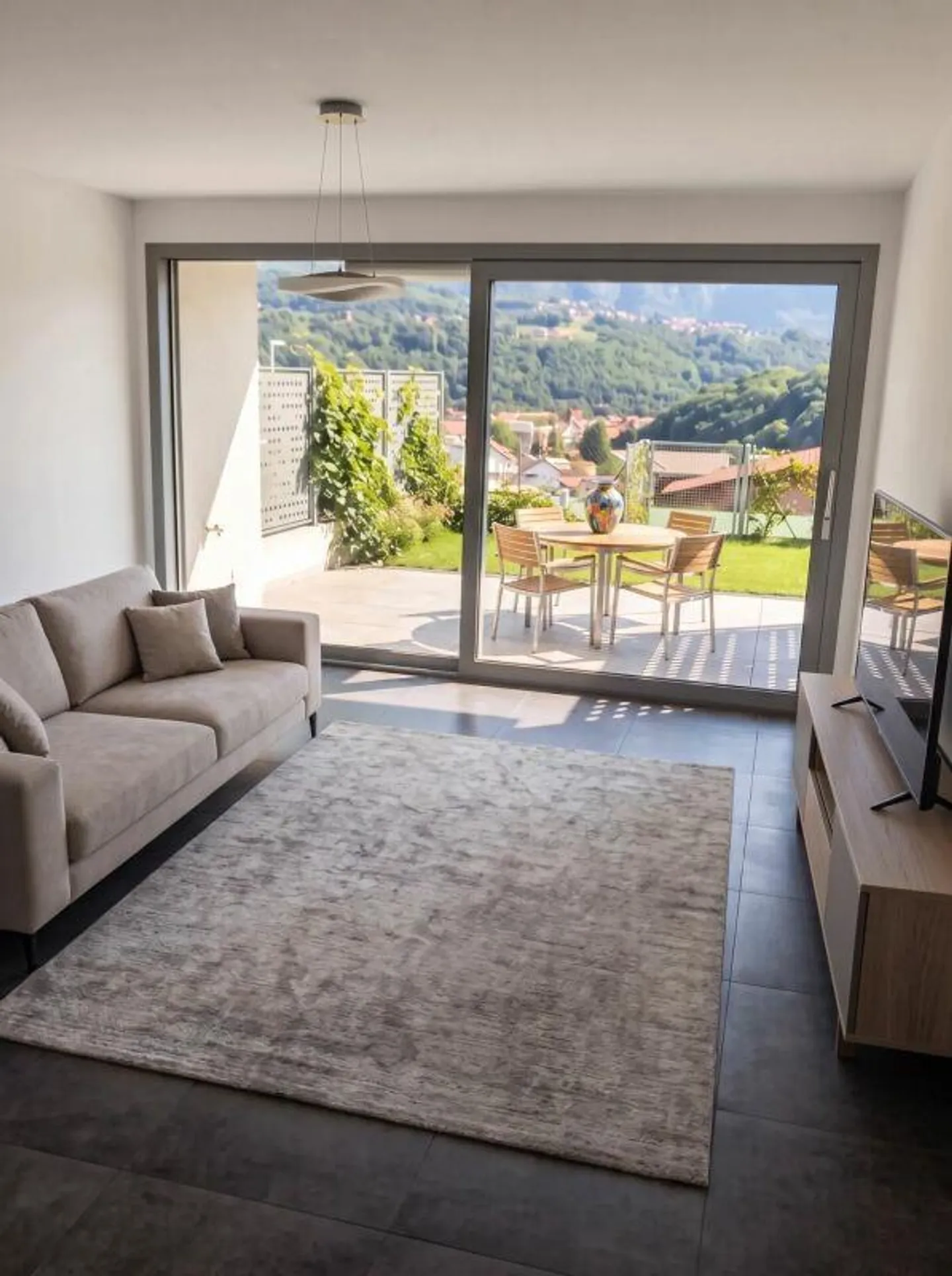Spacious 2.5 rooms with garden in Gravesano - Photo 1 of 6