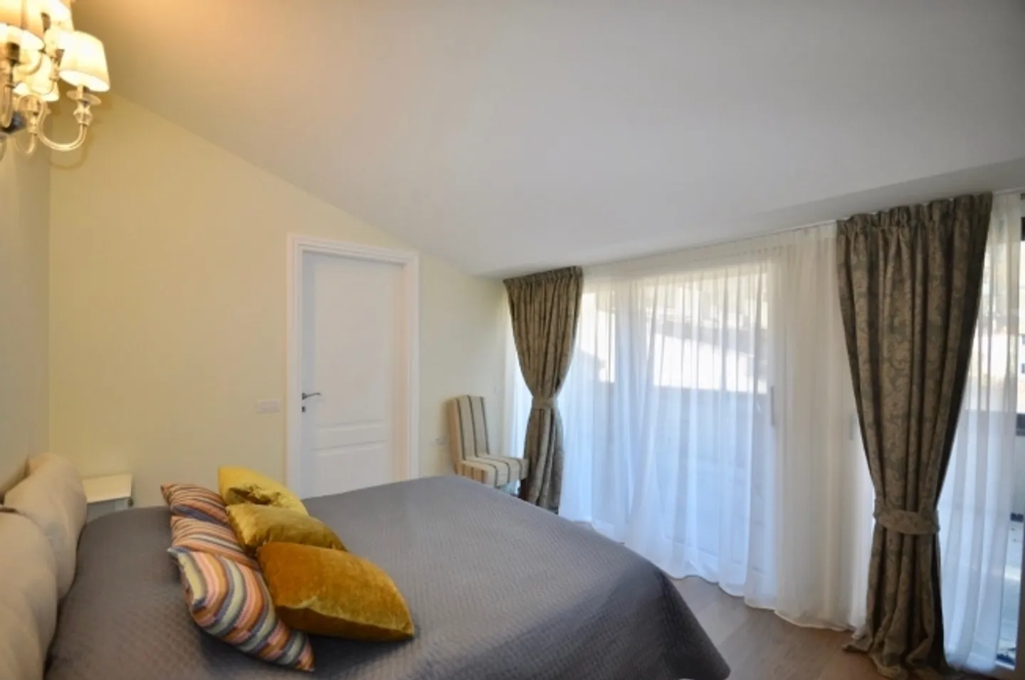 Elegant duplex in a residential complex with lake view in Lugano - Photo 15 of 20