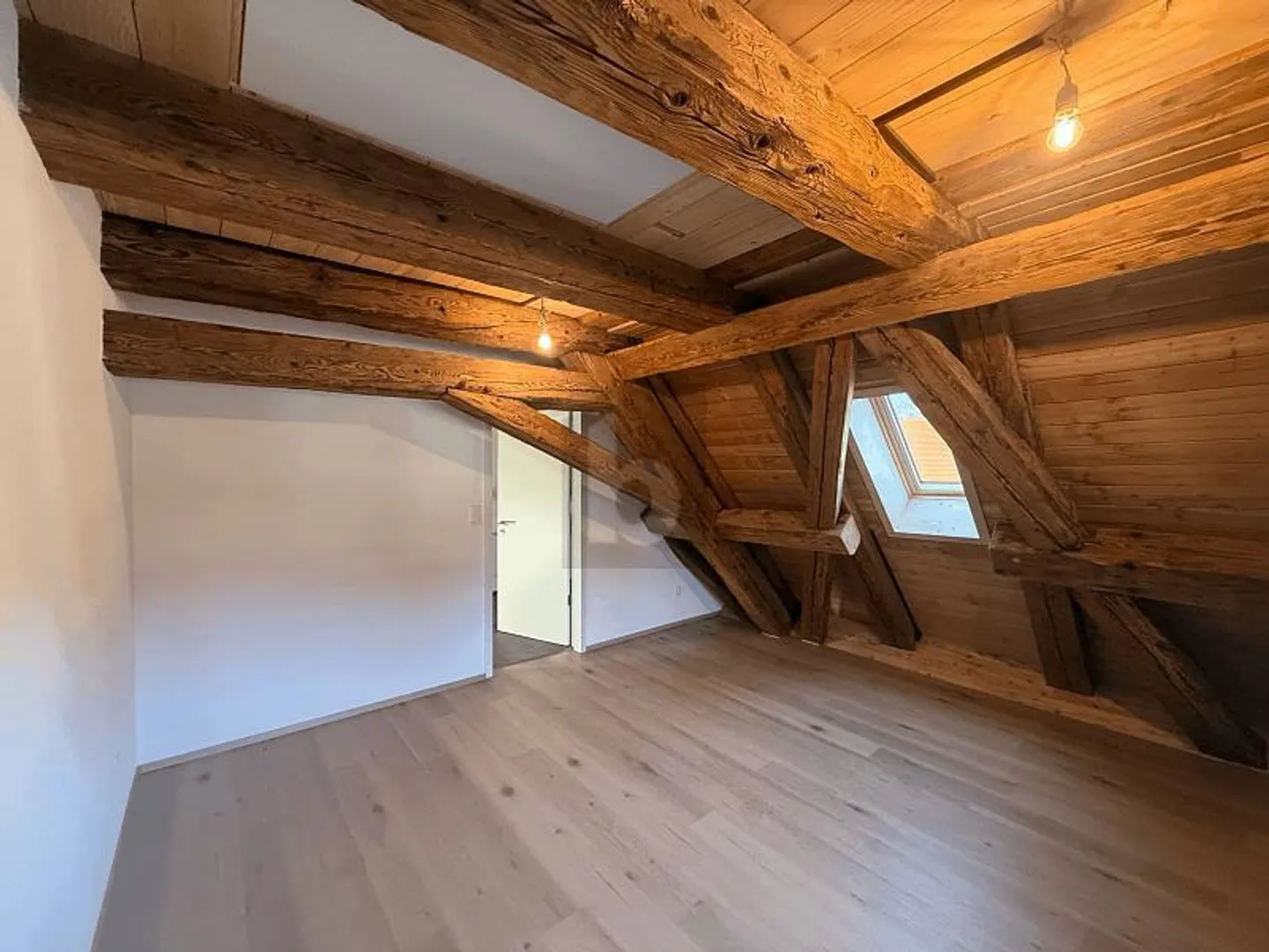 HOCHWERTIG RENOVIERT MIT SICHTBALKON! - Photo 4 sur 6