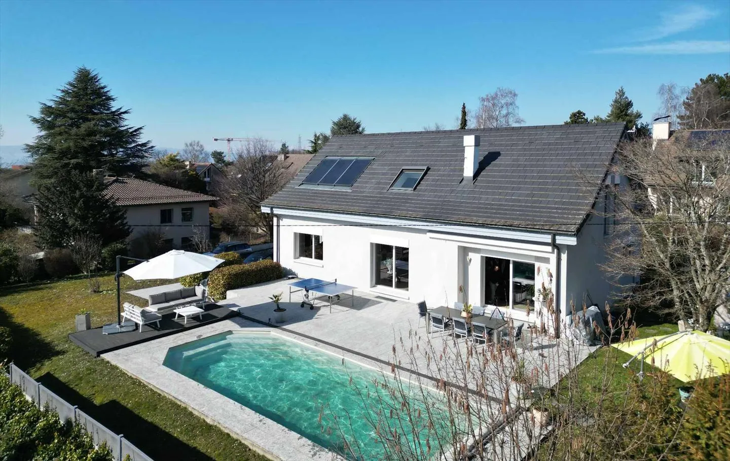 Einzelvilla mit 300 m², renoviert, in ruhiger und Wohngegend - Foto 12 von 13