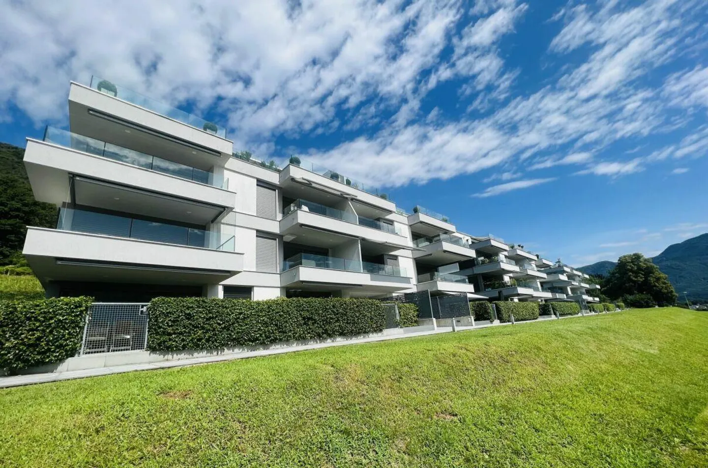 Geräumige Wohnung mit Terrasse - Foto 1 von 5