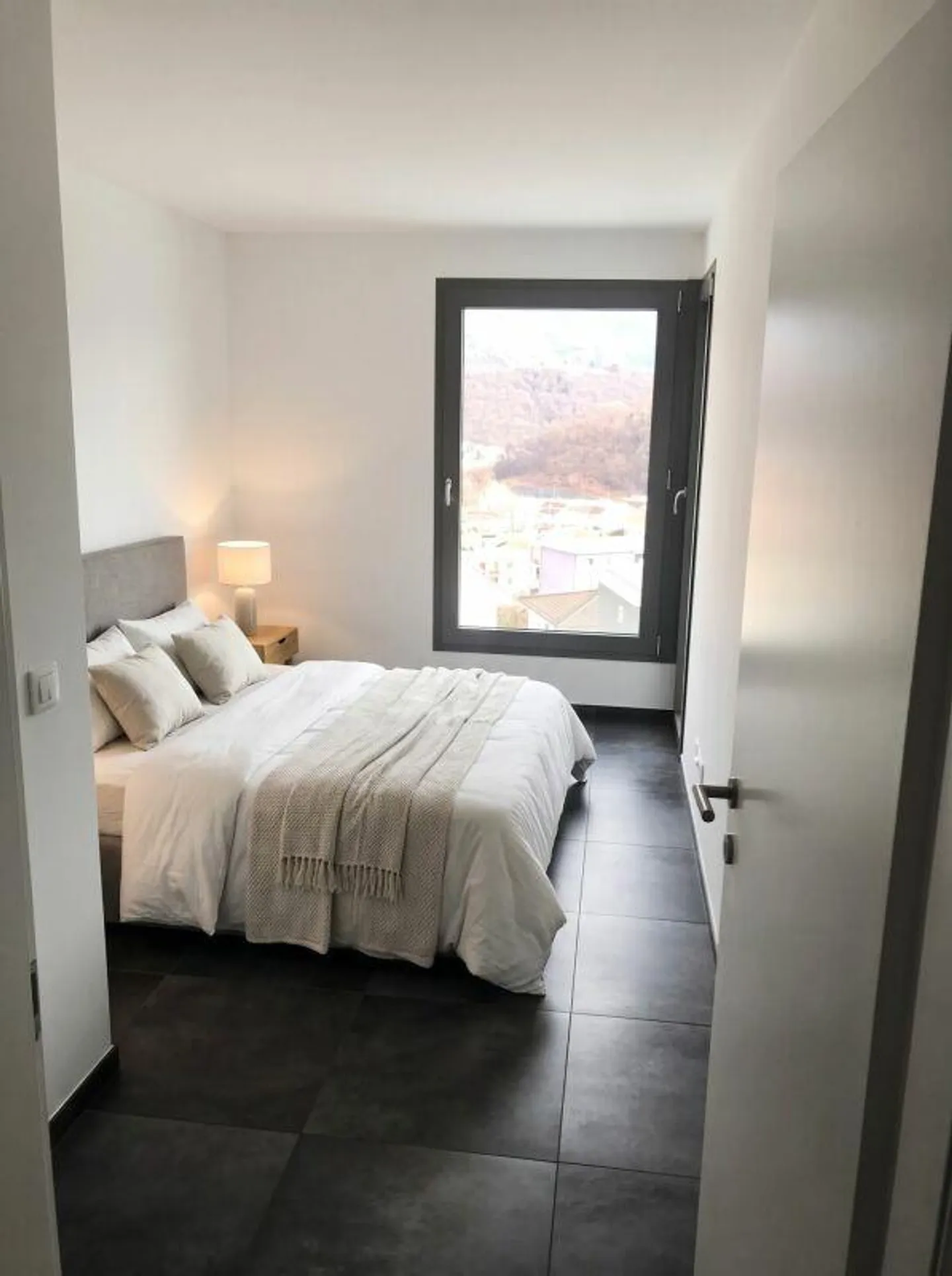 Geräumige Wohnung mit Terrasse - Foto 3 von 5