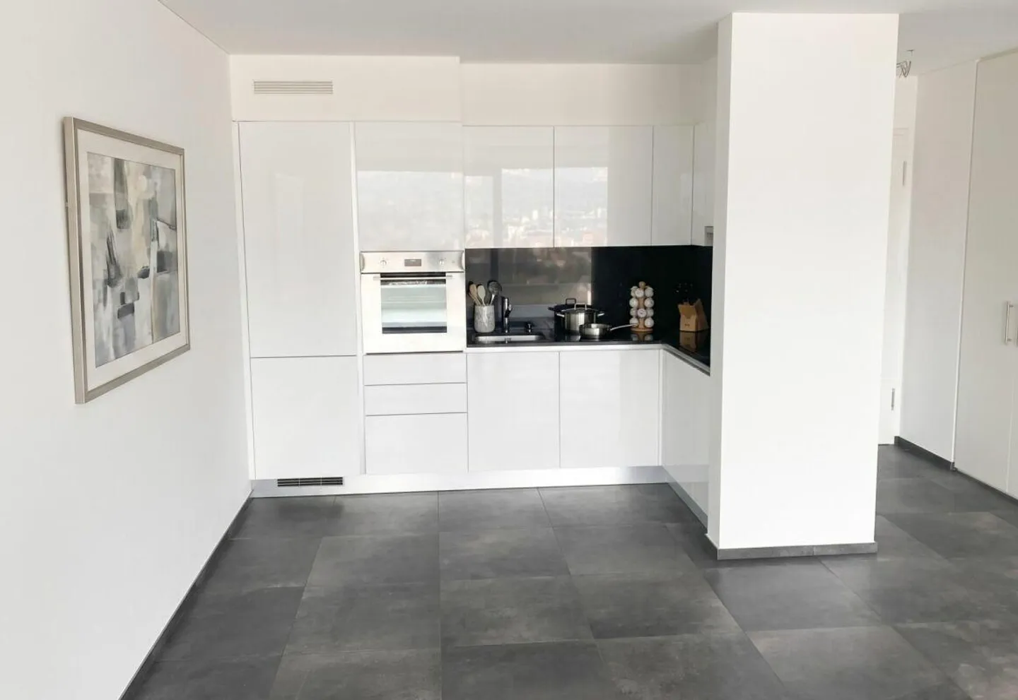 Geräumige Wohnung mit Terrasse - Foto 5 von 5