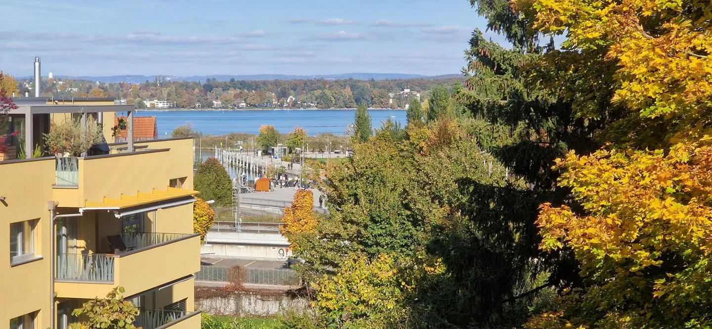 Luminoso appartamento attico di 3,5 locali con vista lago a Kreuzlingen (120 m²) - Foto 1 di 19