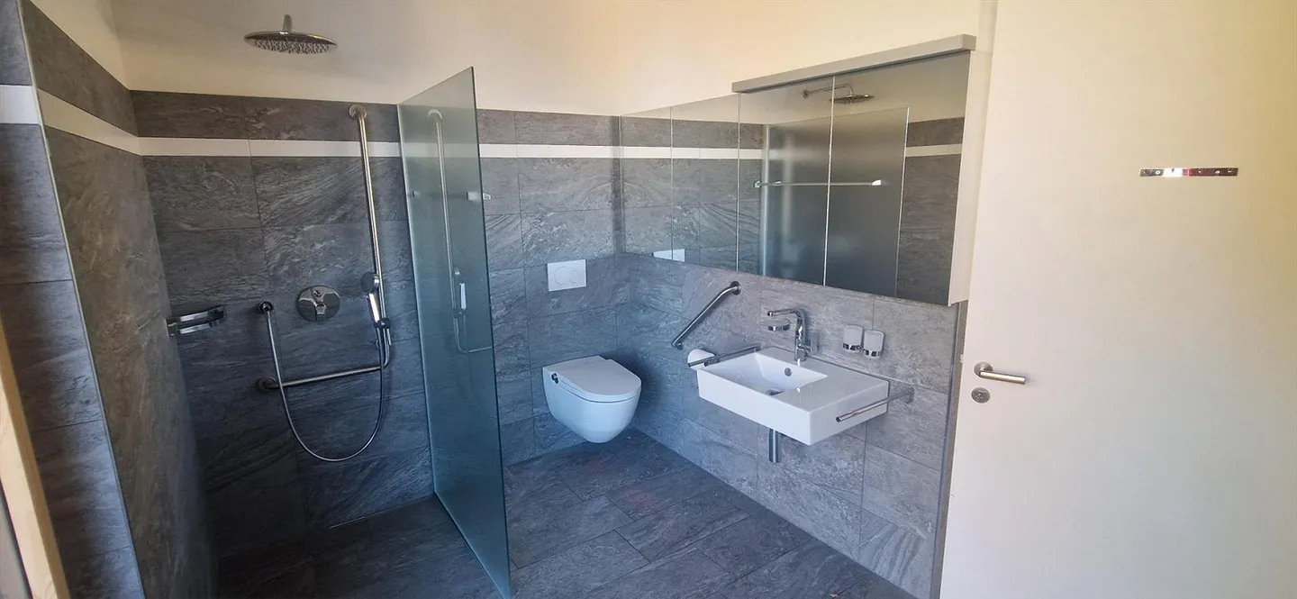Luminoso appartamento attico di 3,5 locali con vista lago a Kreuzlingen (120 m²) - Foto 11 di 19