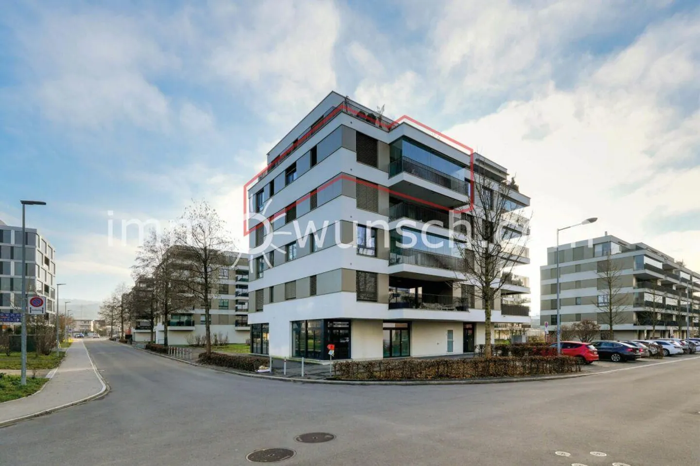 Modern, bright and spacious 4 ½ room condominium - Photo 3 of 8