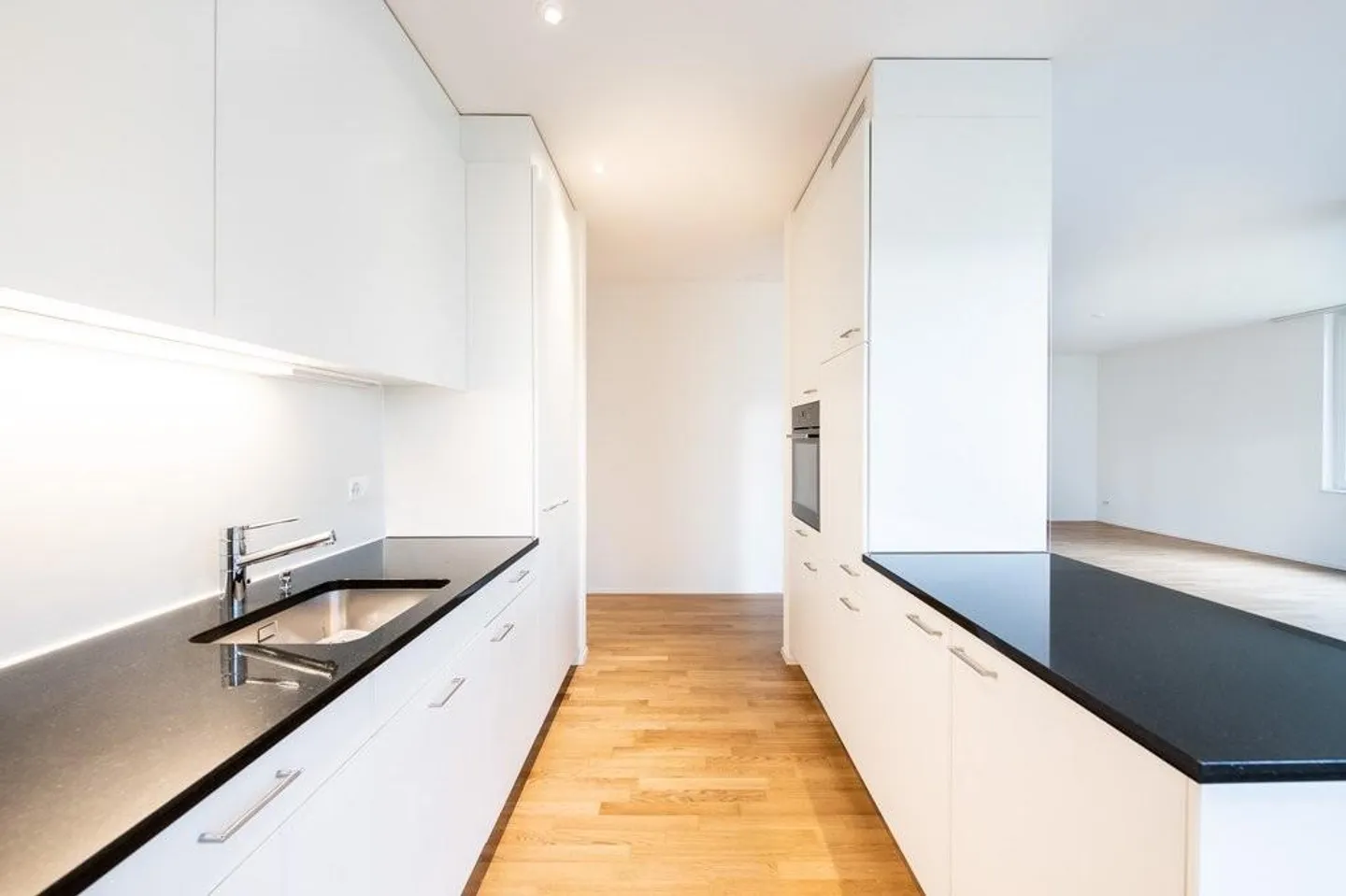 Modern, bright apartment in a family-friendly location - Photo 2 of 8