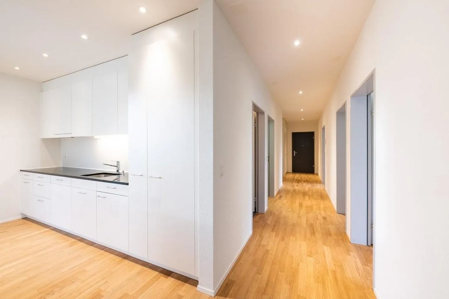 Modern, bright apartment in a family-friendly location - Photo 3 of 8